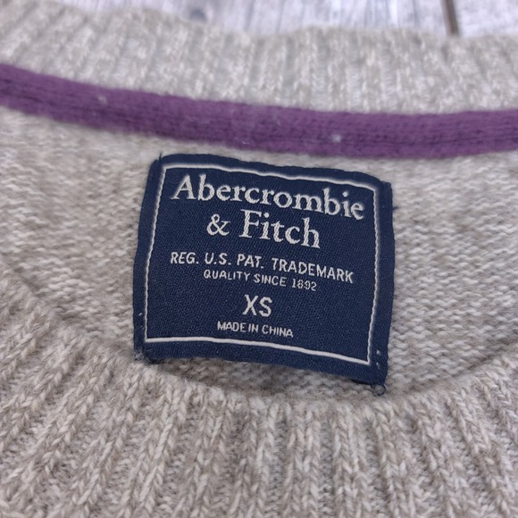 Abercrombie Fitch Womens Duck Design Wool Blend Sweater Size XS Beige Pullover - Picture 6 of 7
